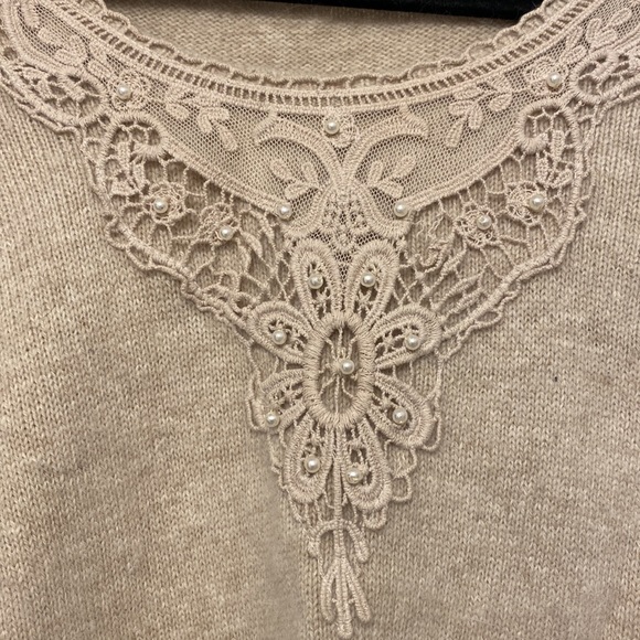 Beige Vintage Like Sweater - Picture 4 of 8